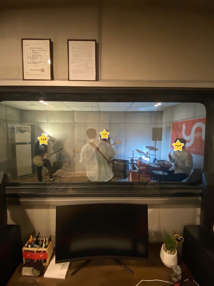 밴드 유튜브를 운영하시는 분들께서 요니뮤직으로 합주하러 오셨습니다ㅎㅎ
