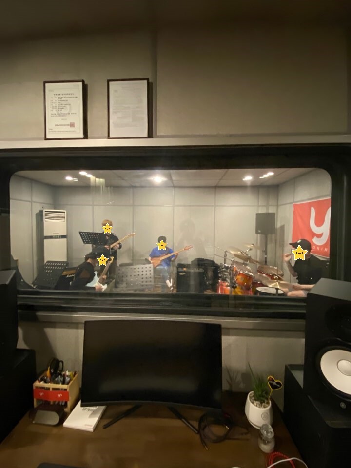 유튜버, 실용음악과, 찬양팀, 직장인 밴드 분들이 요니뮤직 합주실 대여하고 있습니다~!