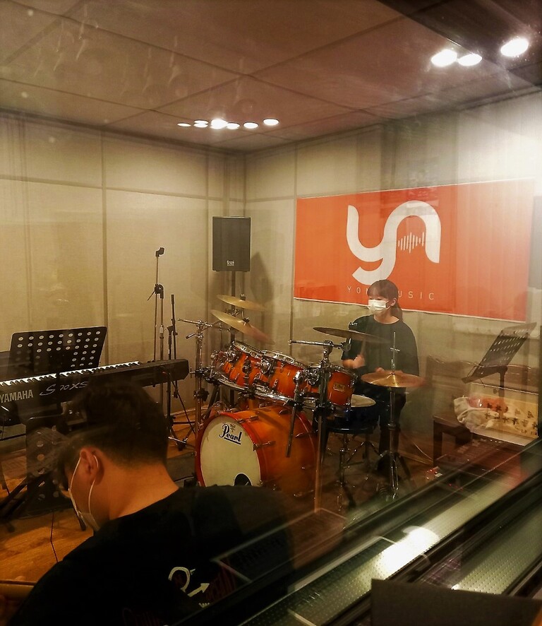 천안에서 합주실 찾으신다면, 요니뮤직 합주실 대여!^^