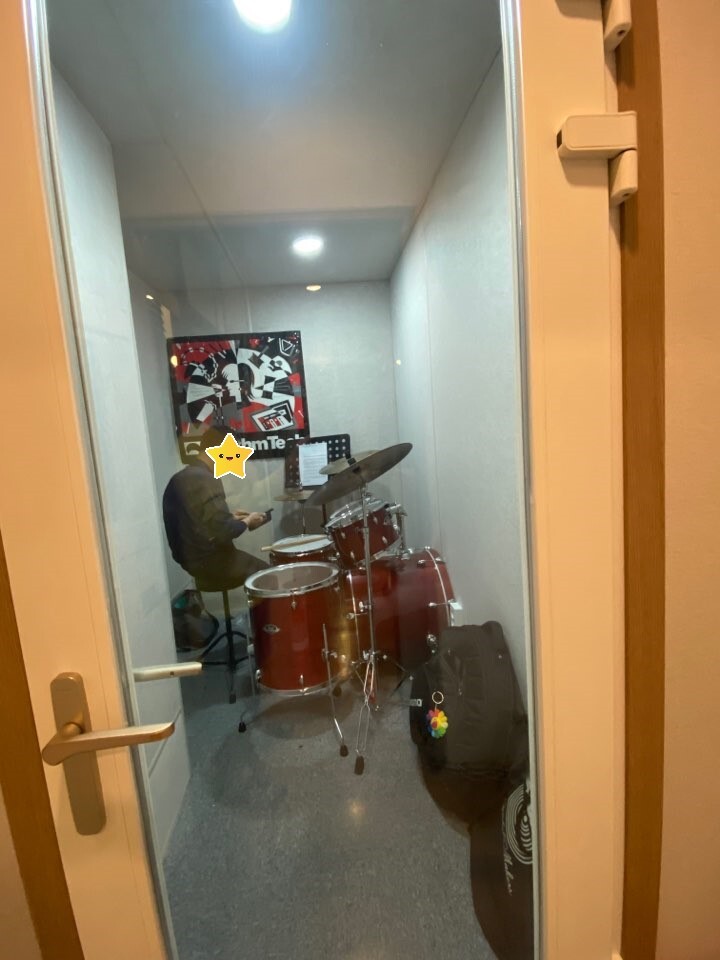 오늘도 음악이 울려 퍼집니다~~ 